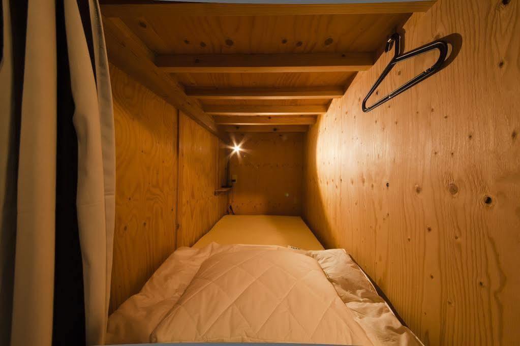 Hakata Gofukumachi Hostel Takataniya Фукуока Екстер'єр фото